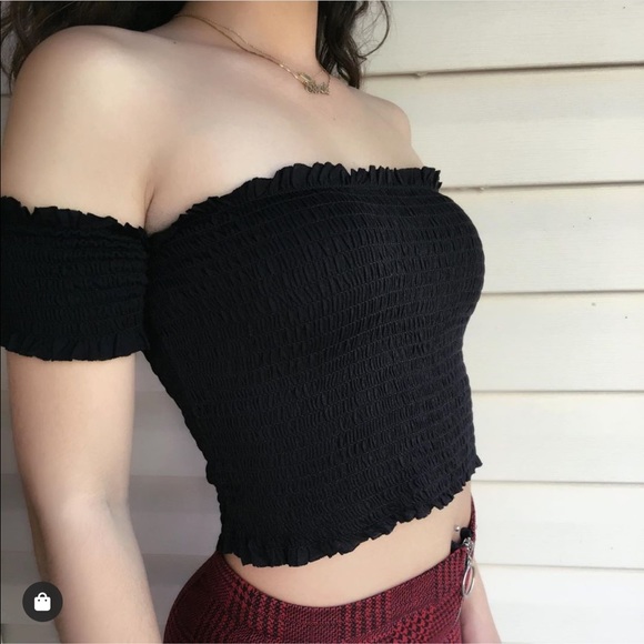 RED OFF-THE- SHOULDER SMOCKED TOP - Picture 7 of 8